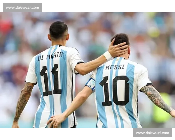 梅西迪马利亚世俱杯同框致敬:从奥运初章到世界杯巅峰的传奇友谊